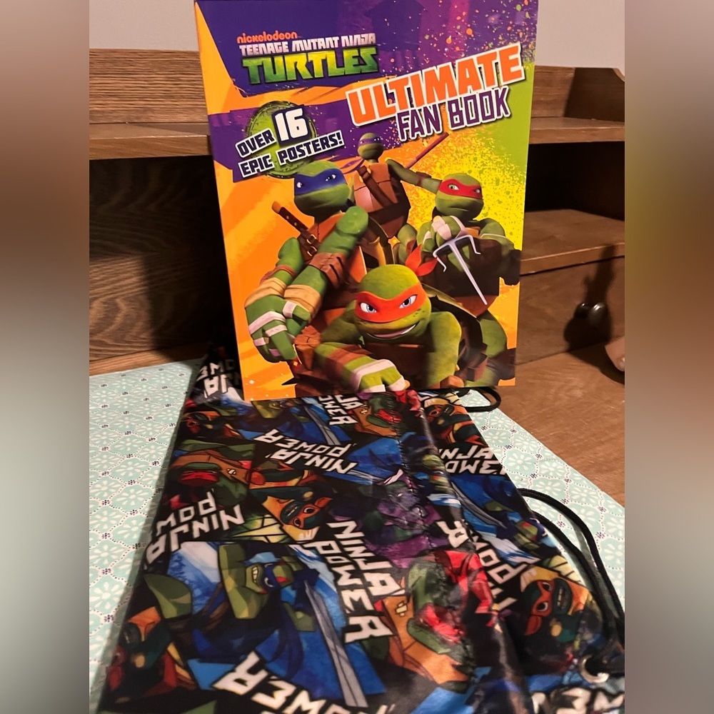 TEENAGE Ninja Mutant Turtles Gift Set, Drawstring Backpack & Ultimate Fan Book